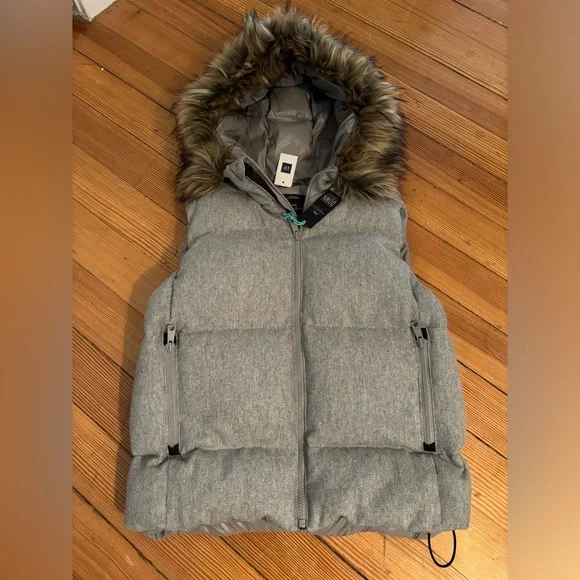 Gap NWT grey Down vest with fur trim. Size Small. So cute! - Picture 1 of 2